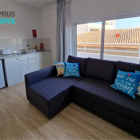 Kitieos Apts 100m From Finikoudes לרנקה