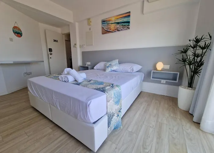 Kitieos Apts 100m From Finikoudes * Larnaca