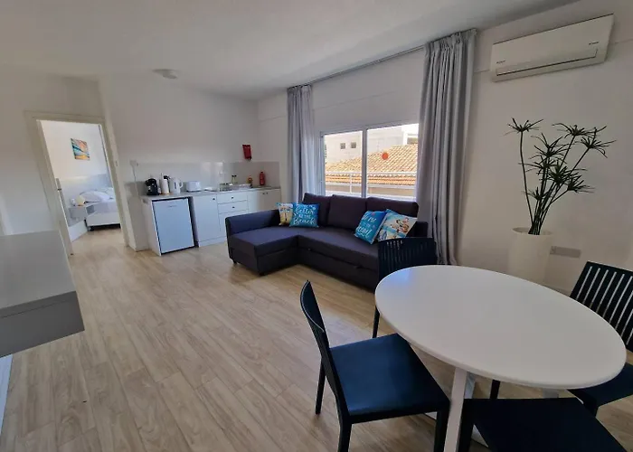 Kitieos Apts 100m From Finikoudes Larnaca