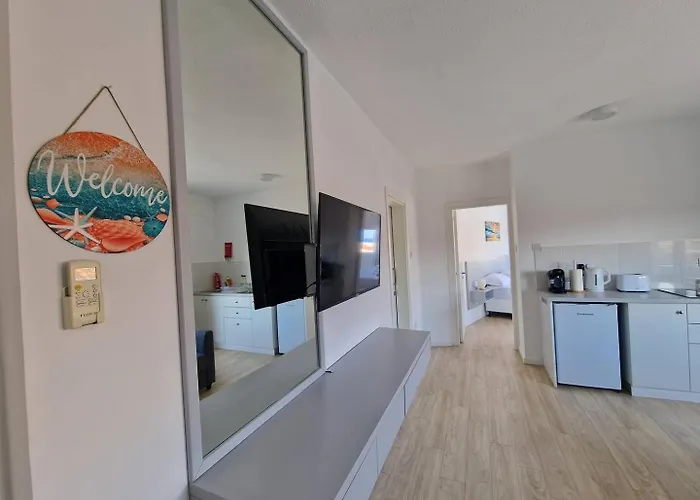 Kitieos Apts 100m From Finikoudes Apartment