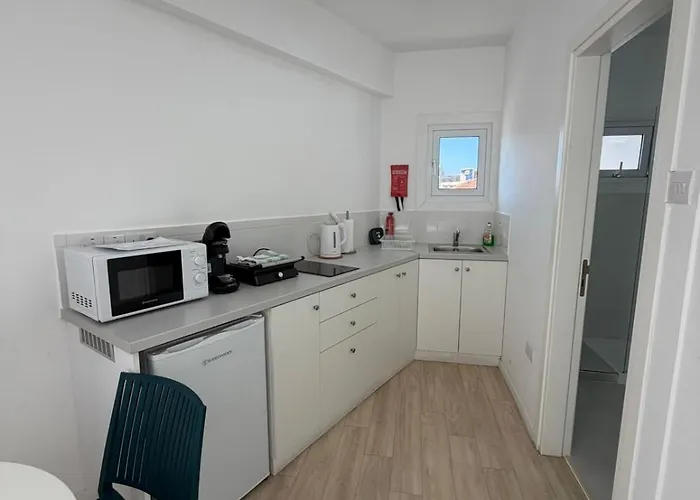 Kitieos Apts 100m From Finikoudes 라르나카