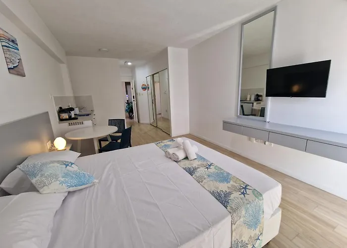 Kitieos Apts 100m From Finikoudes Larnaca